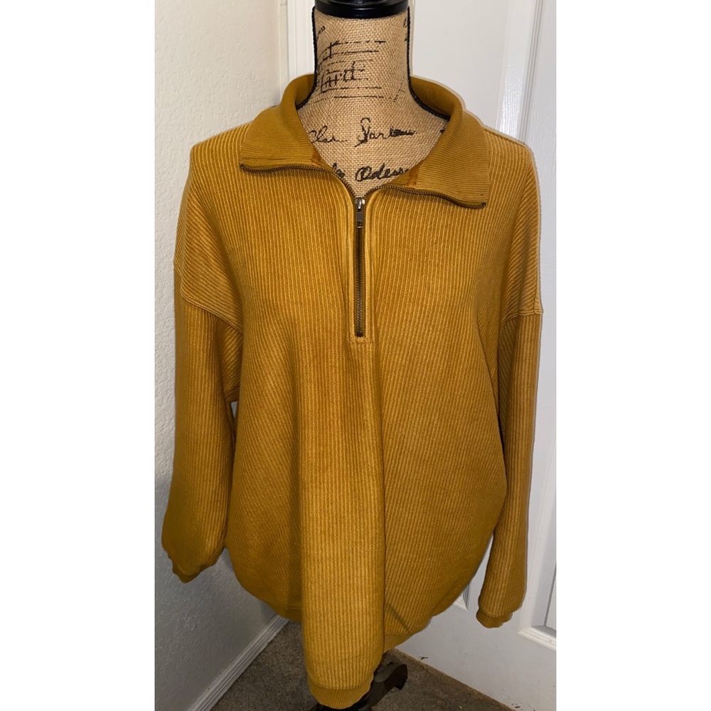 Beautiful mustard sweater 😘